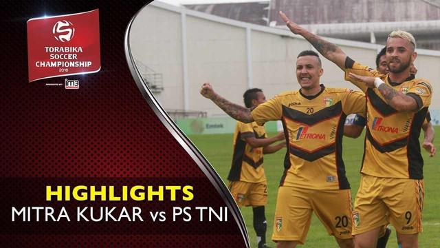 Video highlights TSC 2016 antara Mitra Kukar Vs PS TNI yang berakhir dengan skor 3-2 di Stadion Aji Imbut, Tenggarong, Minggu (18/9/2016)