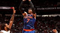 Forward New York Knicks, Carmelo Anthony, mencetak 35 poin untuk membawa timnya mengalahkan Miami Heat 114-103 dalam lanjutan NBA, Selasa (6/12/2016). (NBA)