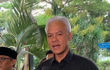 Berkemeja Hitam-Putih, Ganjar-Mahfud Siap Menuju Lokasi Debat Terakhir