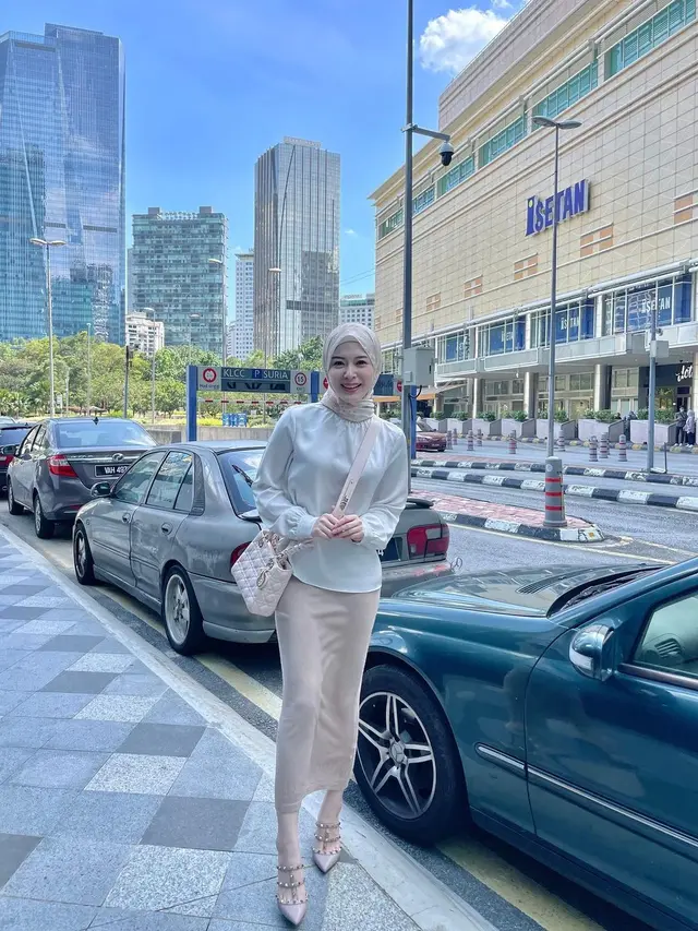 6 Gaya Berhijab Ayana Moon yang Kalem dan Estetis, Siap Jadi Inspirasi Pakaian Bulan Ramadan
