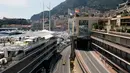 Suasana sirkuit Monaco yang berada ditengah kota membuat balapan akan tersaji seru dan meriah, Monaco, 28 Mei 2016. Sirkuit yang terletak di Monte Carlo ini adalah sirkuit yang paling sulit bagi pembalap untuk menyalip. (JEAN CHRISTOPHE MAGNENET / AFP)
