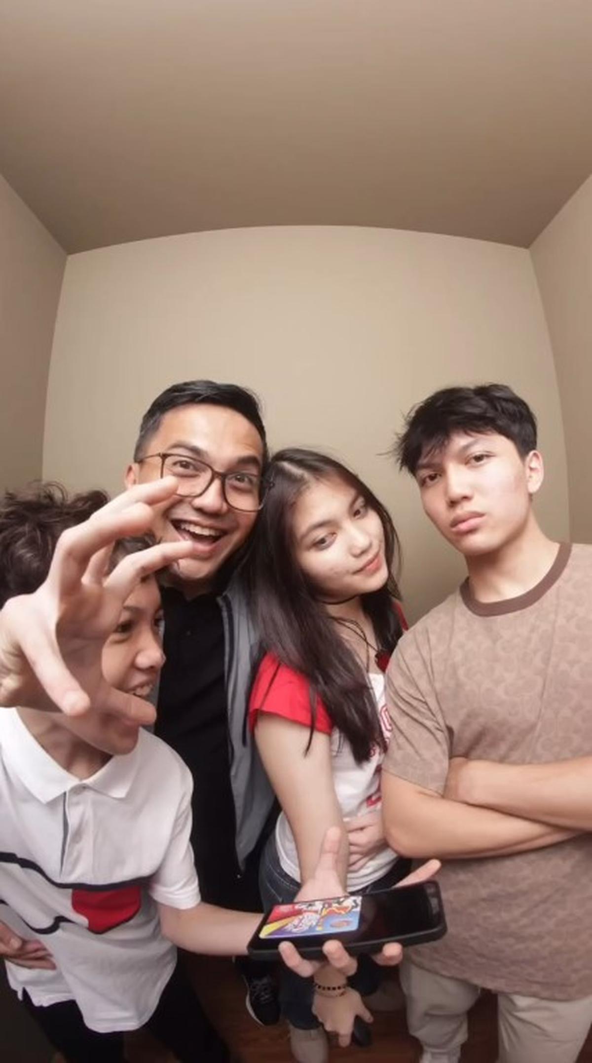 7 Potret Anak Sahrul Gunawan Kini, Sudah Pada Besar - Ganteng dan Cantik