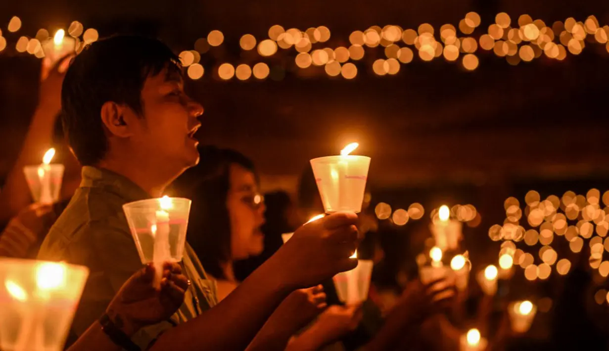 Eri menyampaikan, pengamanan Natal 2023 tak hanya dilakukan oleh jajaran Pemkot Surabaya dan Forkopimda Kota Surabaya saja. Akan tetapi, juga ada sejumlah Organisasi Masyarakat (Ormas) yang ikut menggiatkan pengamanan di gereja-gereja selama Natal 2023. (Juni KRISWANTO/AFP)