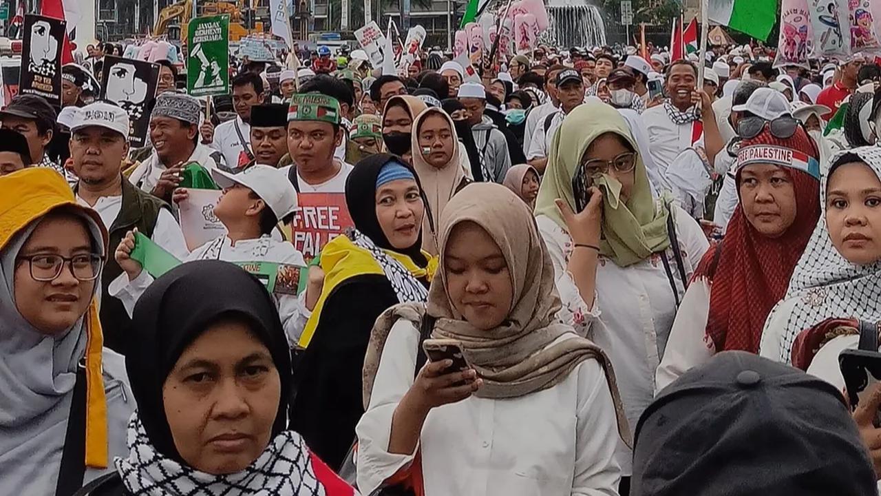 Mantan Ketum PP Muhammadiyah Din Syamsudin meminta peserta Aksi Bela Palestina menyimpan aspirasi politik.<br>
