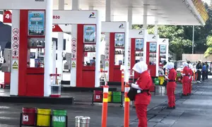 Stasiun Pengisian Bahan Bakar Umum (SPBU) yang dioperasikan PT Pertamina Patra Niaga menjalankan penugasan Mandatori Biodiesel B50 di Rest Area KM 57, Karawang, Jawa Barat. (Dok Pertamina)