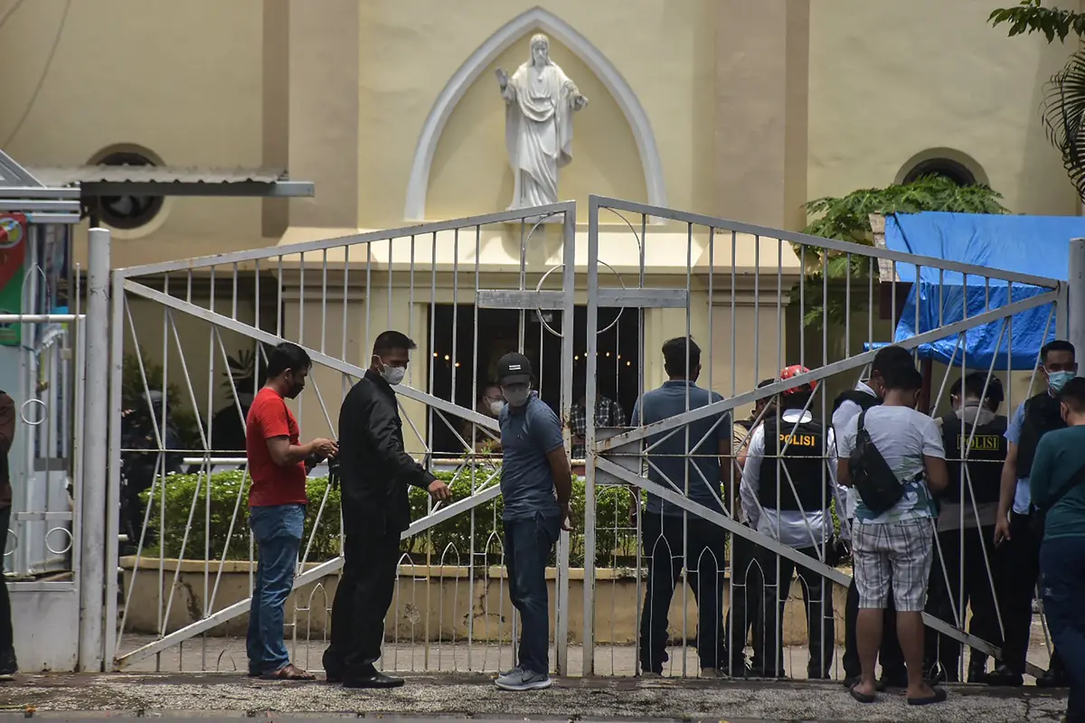 Suasana Mencekam Gereja Katedral Makassar Usai Ledakan Bom