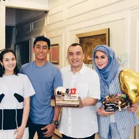 Chelsea Islan bersama Daffa Wardhana, Denny Wardhana, dan Marini Zumarnis (Instagram/daffawardhana)