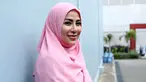 Penyanyi Cinta Penelope berpose usai mengisi acara di kawasan Kapten Tendean, Jakarta, Kamis (18/1/). Cinta Penelope memantapkan diri berhijrah walau dihujani ujian dan hujatan. (Liputan6.com/ Herman Zakharia)