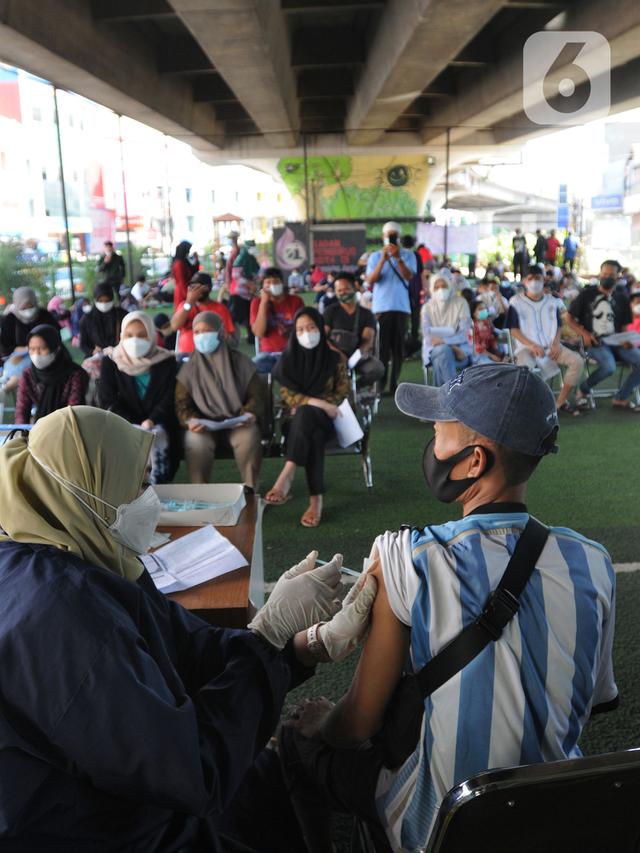 Jadi Syarat Mudik, Warga di Ciputat Antusias Divaksin Booster