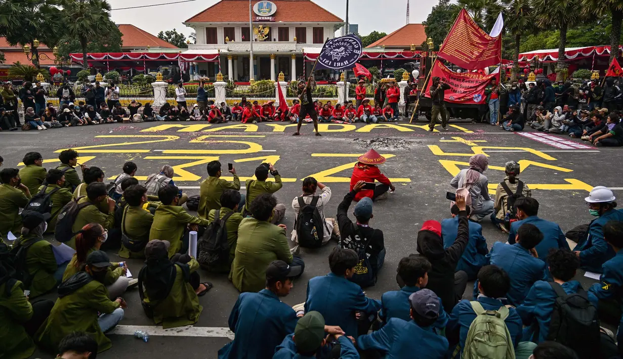 Menurut mereka, tuntutan ini lahir dari kondisi nyata yang dialami buruh di berbagai sektor. (Juni KRISWANTO/AFP)