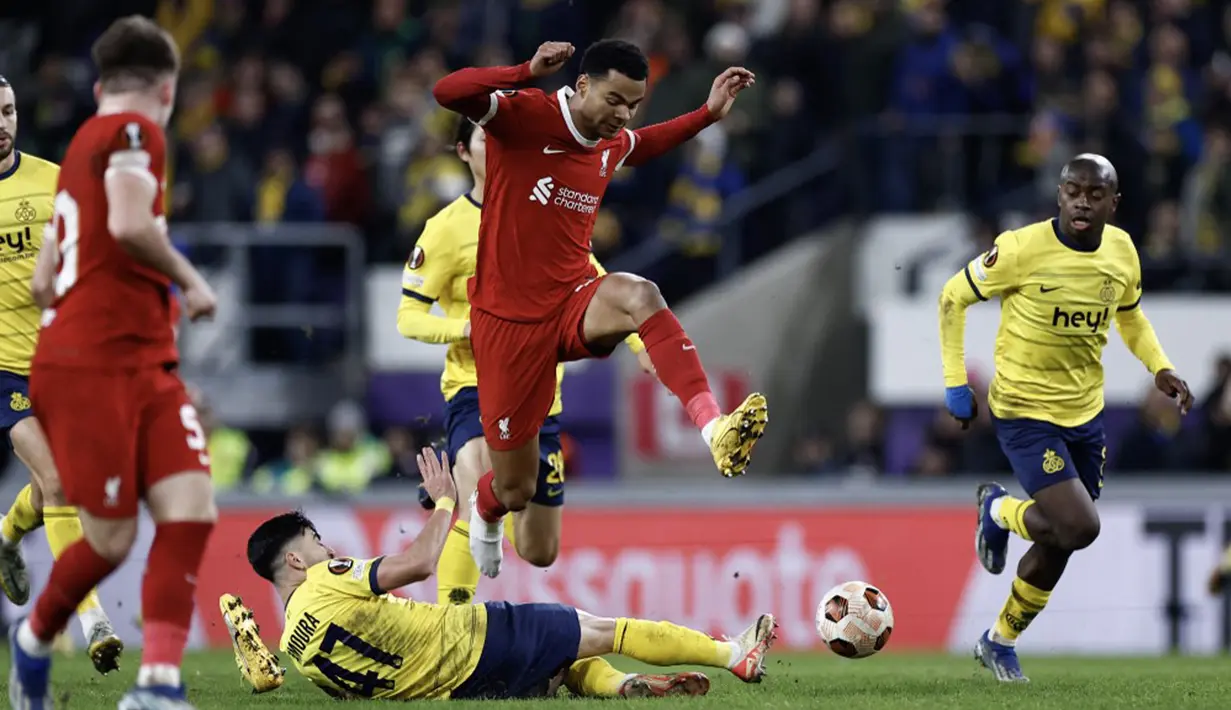 Karenanya, Union Saint Gilloise cukup leluasa menekan lawannya sejak awal babak pertama. (Kenzo TRIBOUILLARD/AFP)