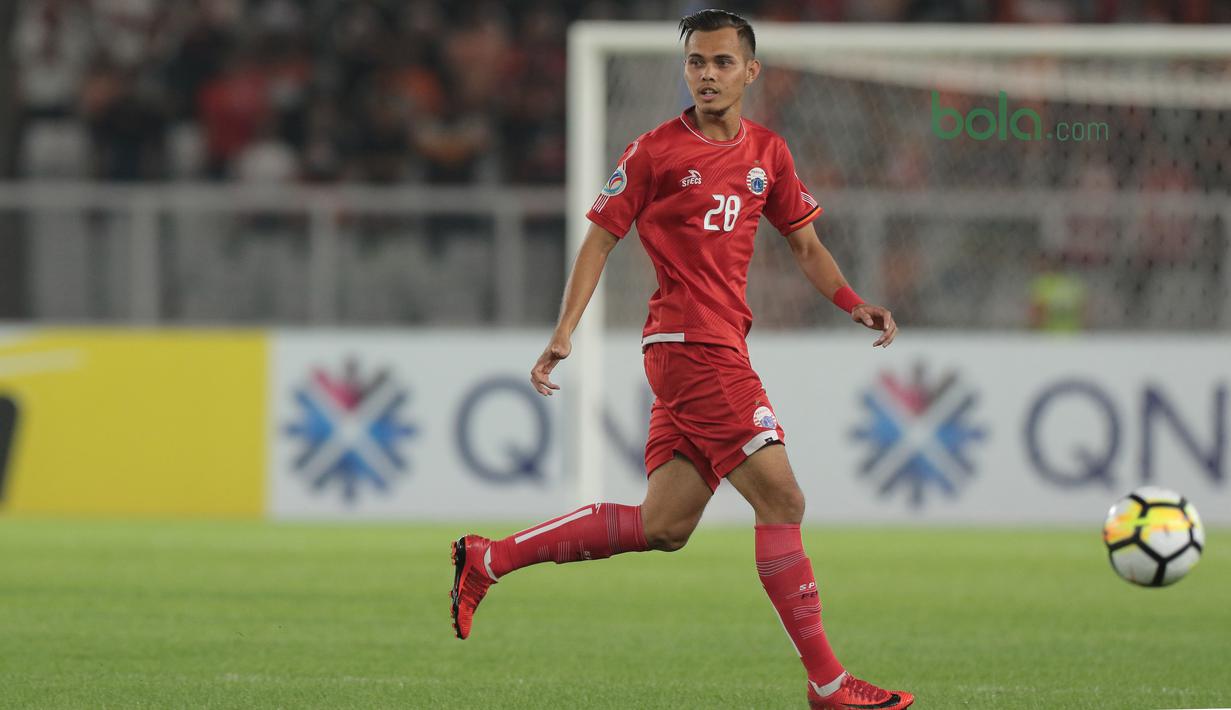 Rezaldi Hehanussa mencetak gol indah saat Persija Jakarta melawan Tampines Rovers pada  Piala AFC 2018 di Stadion Utama GBK, Senayan, Jakarta (28/2/2018). Persija menang 4-1. (Bola.com/Nick Hanoatubun)