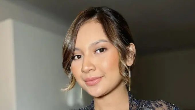 Pesona Anggun Indah Permatasari di Momen Lamaran Adik, Haru Gandeng Tangan Sang Ibu