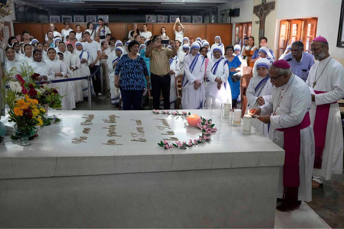 FOTO: Doa Peringati 115 Tahun Kelahiran Bunda Teresa