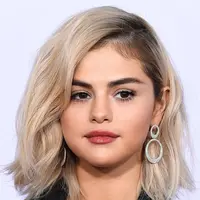 Wajah bulat bisa terlihat lebih menarik dan awet muda dengan potongan rambut yang tepat.