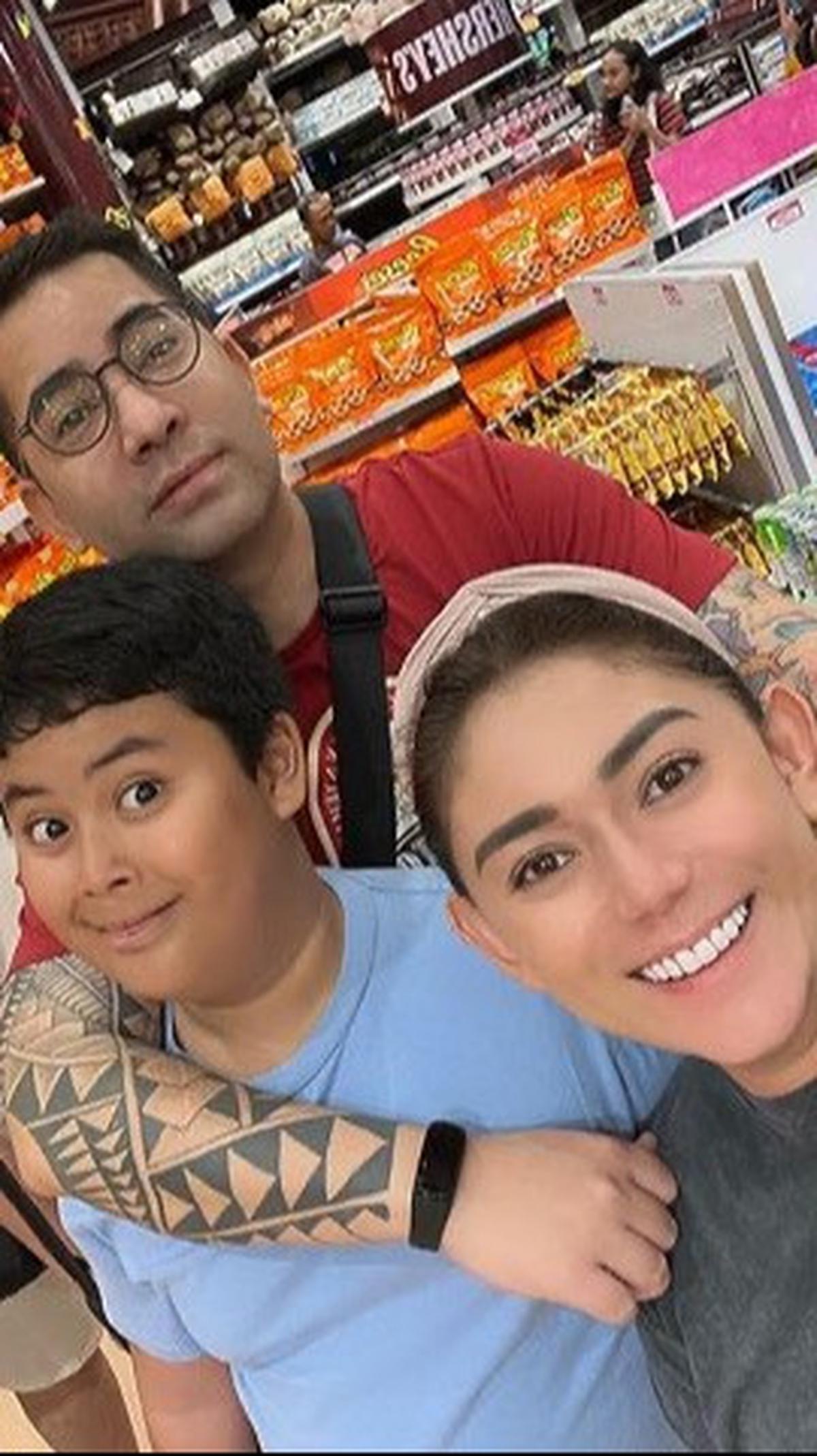 Tak hanya baik kepada Thalita, Ichsan juga sudah memperlakukan&nbsp;Rafello Dimitri Rizky seperti anak sendiri. Ia kerap mengajak jalan-jalan layaknya keluarga di berbagai tempat.