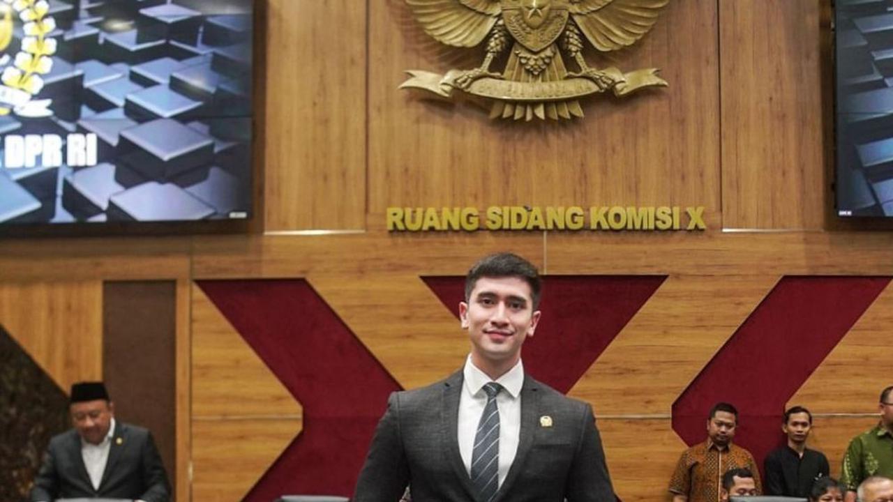 Intip Persiapan Verrell Bramasta Sebelum Hadiri Rapat DPR yang Bikin Public Speakingnya Dapat Acungan Jempol