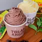 Es krim tolak angin memiliki dua variasi rasa, cokelat dan vanilla. (Dok. Instagram/@herbalcorner_id)