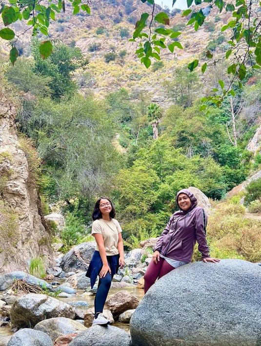 Kini kisah asmara Cinta Kuya dan kekasih bule kerap mencuri perhatian. Terlebih usai Cinta Kuya berani mengenalkan kekasihnya ke keluarga, termasuk kakek dan nenek beberapa waktu lalu. (Liputan6.com/IG/astridkuya)