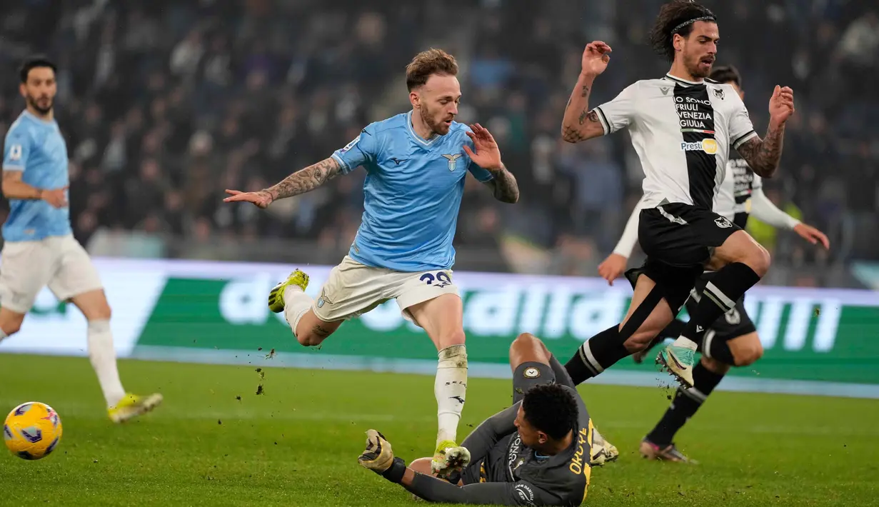 Laga kedua tim berjalan alot. (AP Photo/Andrew Medichini)