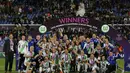 Pesepakbola wanita Wolfsburg sukses merengkuh trofi Liga Champions Wanita di Stadion Restelo, Lisbon, Portugal (22/5/2014). (REUTERS/Hugo Correia)