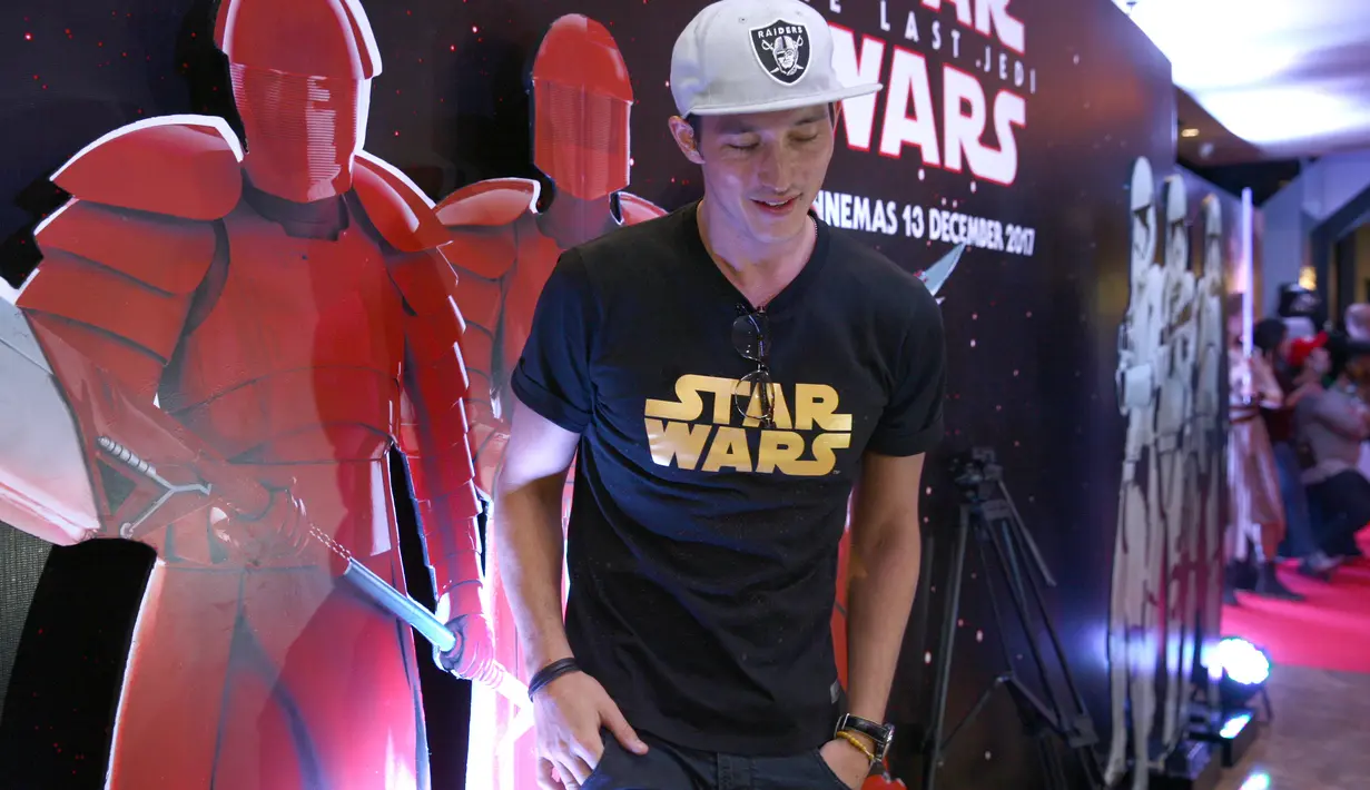 "Pokoknya gak pernah rasakan natal saat salju. Natal saat salju itu benar-benar hal yang spesial sekali. Tradisinya ya ngumpul bareng, makan," tandas Mike Lewis. (Nurwahyunan/Bintang.com)