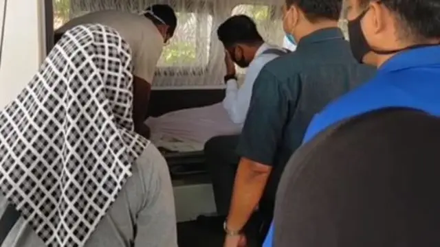 Kisah Haru Remaja Pulang Sekolah Dijemput Ambulance untuk Antar Jenazah Ayahnya