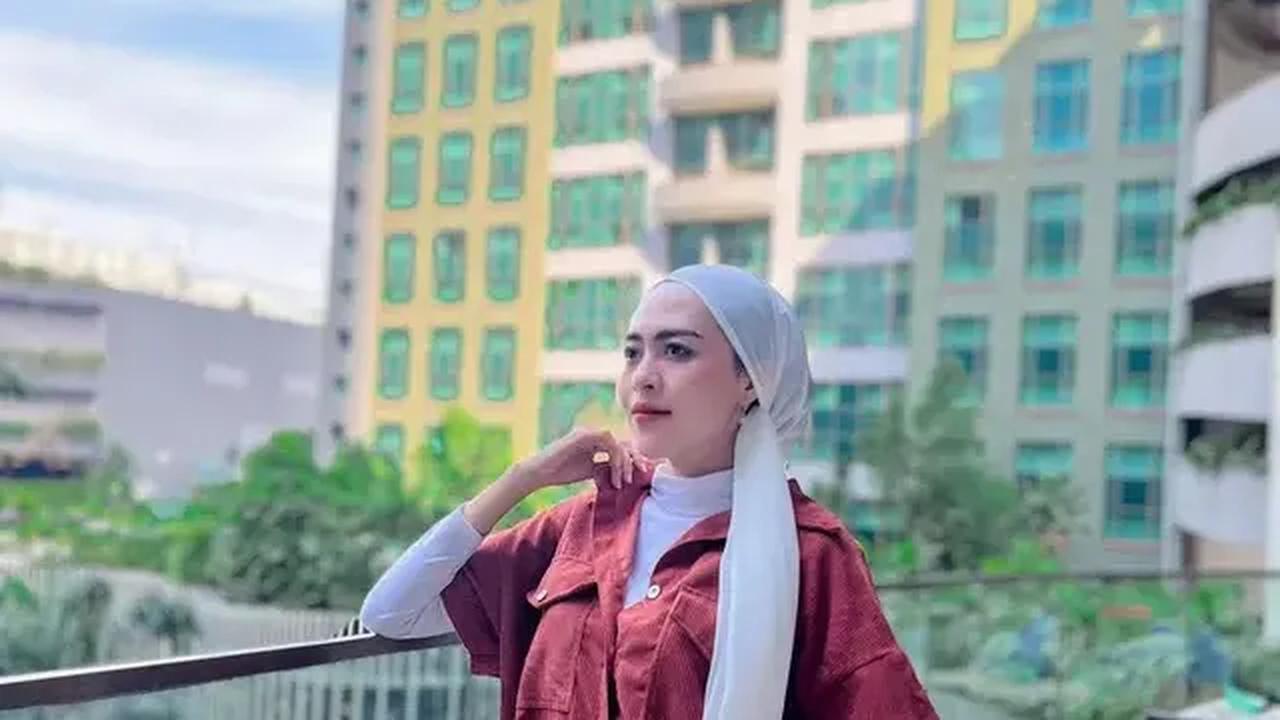 Meylisa membagikan kisahnya dengan suami bersama Deddy Corbuzier. Ia membongkar awal kisahnya bersama RK Atok hingga pergoki perselingkuhan suaminya. Hal ini diketahui dari saluran YouTube Close The Door.