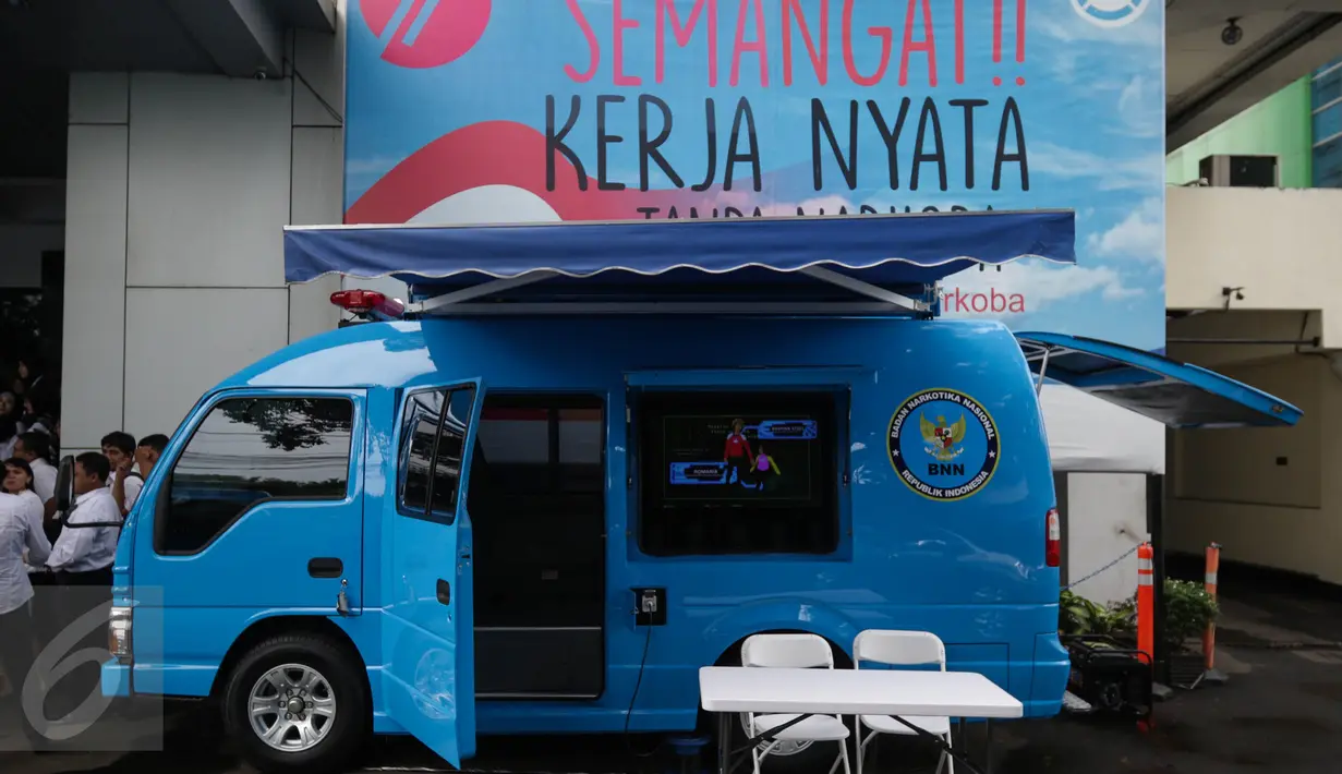 Mobil Fungsional Pemberdayaan Masyarakat  pada acara pelepasan di BNN, Jakarta, Senin (5/12). Di bagian belakang mobil terdapat kamar mandi yang dapat menunjang pengetesan urine dan pemeriksaan terkait penyalahgunaan narkotika (Liputan6.com/Faizal Fanani)