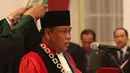 Arief Hidayat mengucapkan sumpah sebagai Hakim Konstitusi periode 2018-2023 saat acara pelantikannya di Istana Negara, Jakarta, Selasa (27/3). (Liputan6.com/Angga Yuniar)