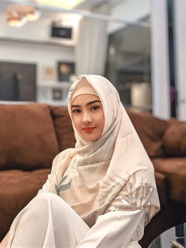 Potret Anya Geraldine Dalam Balutan Hijab (sumber: instagram/anyageraldine)
