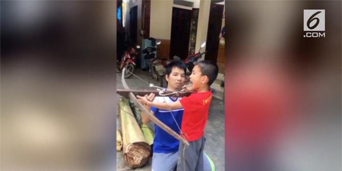 VIDEO: Cara Unik Cabut Gigi Pakai Busur Panah