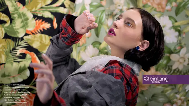 [Bintang] Tampil glowing dengan pilihan variasi makeup palette yang bold dramatis. Instant chicness! ​