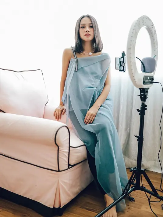 Andien mengatakan, kemerdekaan adalah hak setiap orang di dunia ini. Meskipun sekarang ini banyak hal yang membatasi diri hingga akhirnya banyak proses yang dilalui untuk kemerdekaan sendiri. (Instagram/andienaisyah)