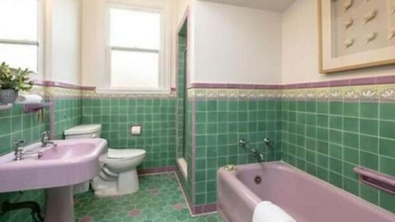 Kombinasi Warna Sage dan Putih untuk Kesan Segar pada Kamar Mandi Minimalis<br>
