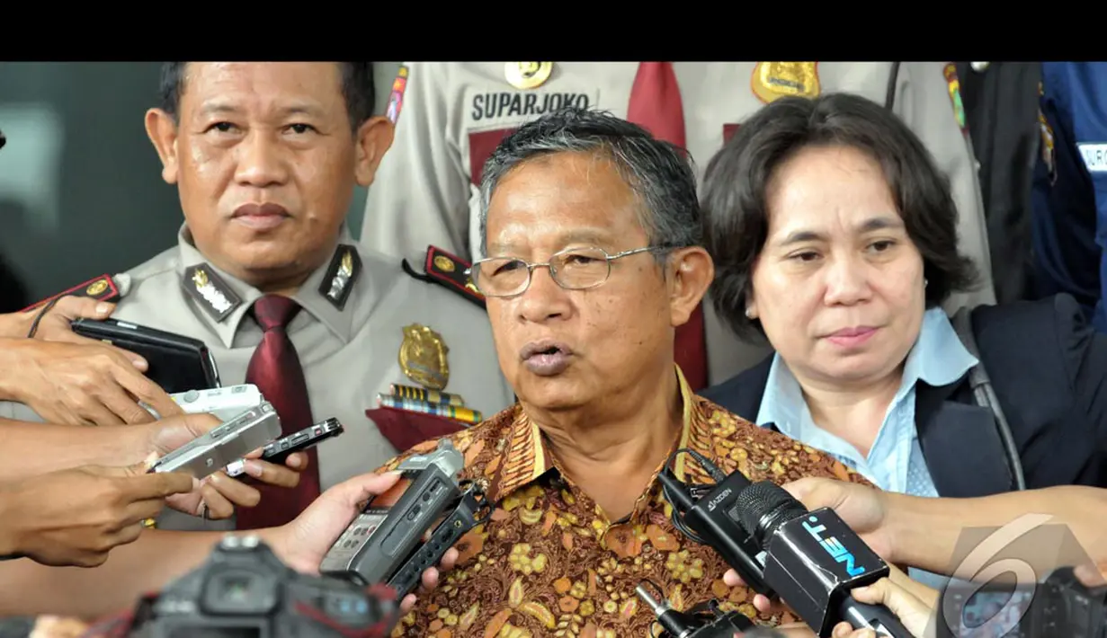 KPK memeriksa mantan Gubernur Bank Indonesia Darmin Nasution, Jakarta, Senin (11/8/2014) (Liputan6.com/Panji Diksana)