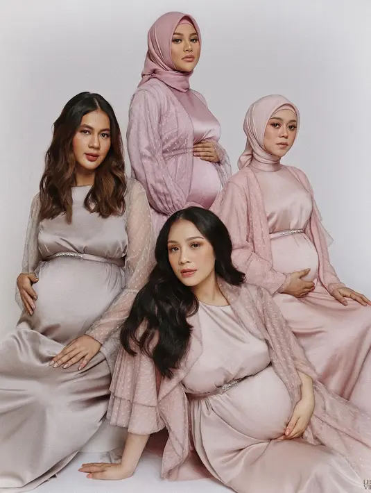 The Bumils baru saja menggelar foto maternity bersama, tampak cantik dan glowing, keempatnya bikin netizen terpana. 
(foto: Instagram/ Marlene Hariman).