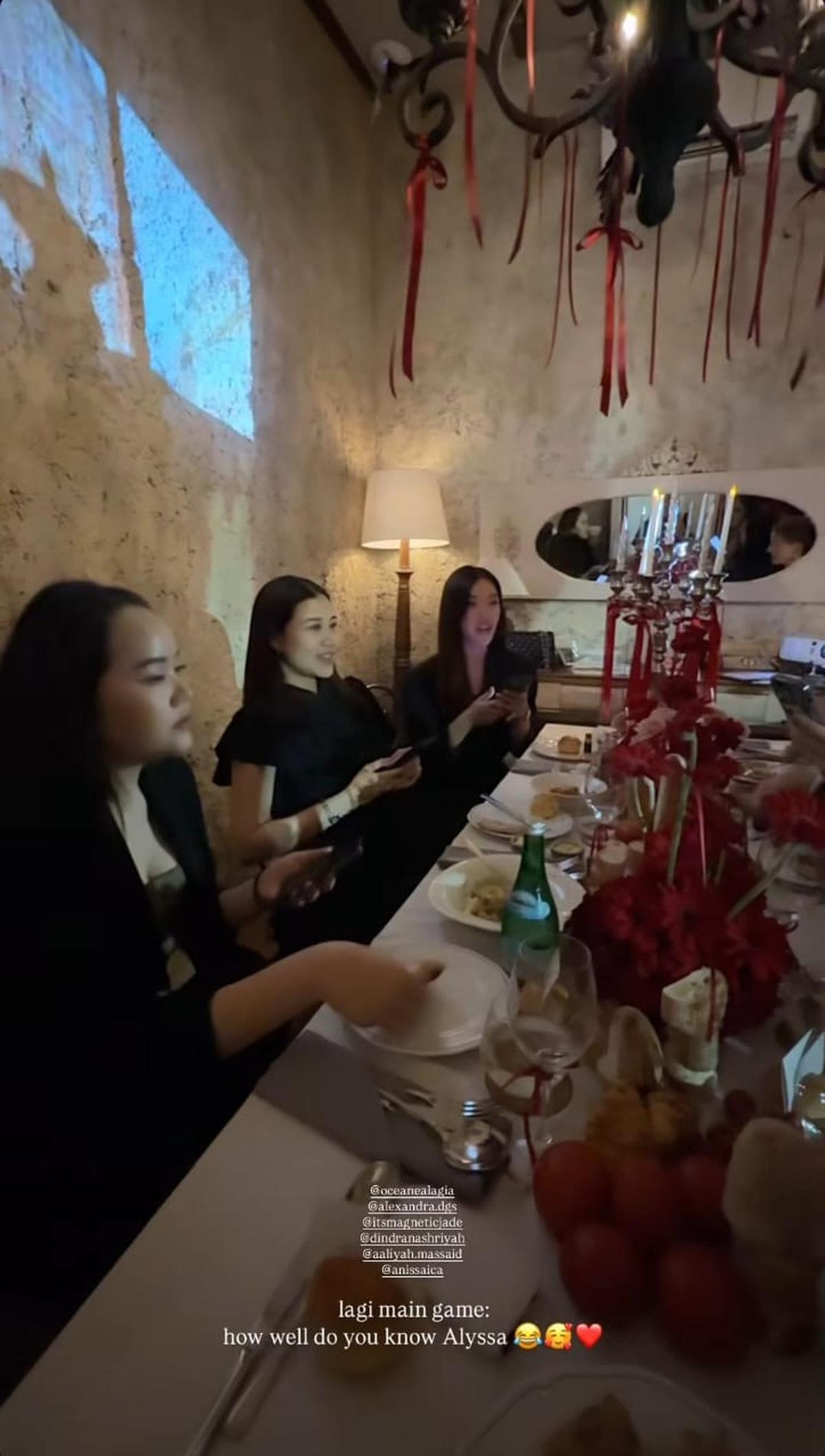 7 Potret Alyssa Daguise Kembali Dapat Kejutan Bridal Shower dari Sahabat, Private Dinner Penuh Mawar Merah