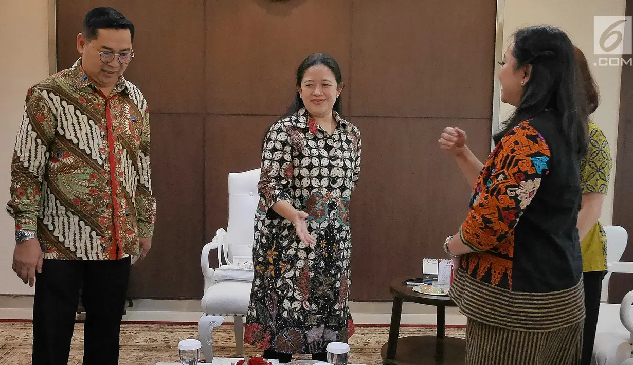 Menko PMK Puan Maharani (tengah) saat menerima kunjungan petinggi Emtek Grup di kantor Kemenko PMK, Jakarta, Selasa (19/2). Emtek Grup juga bekerja sama terkait bencana dan program-program Kemenko PMK. (Liputan6.com/Herman Zakharia)