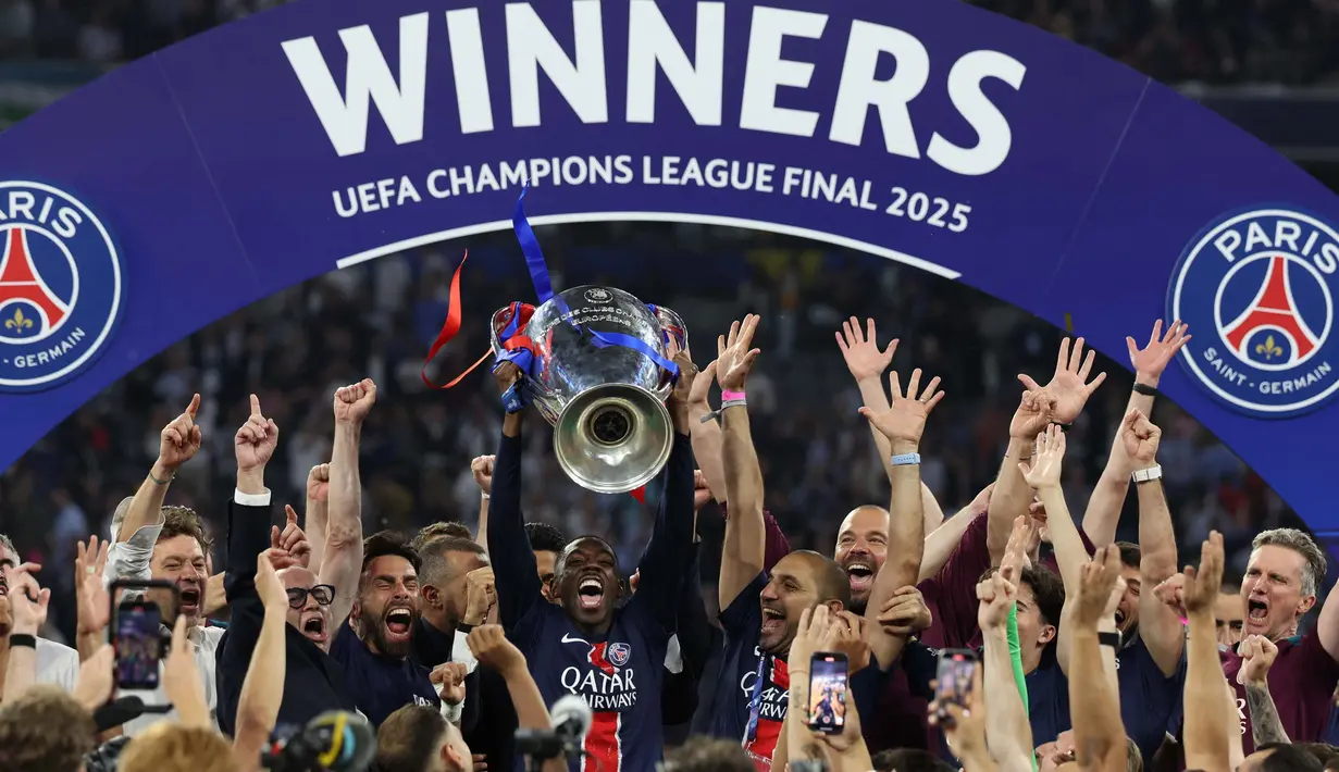 Sebelum menjadi juara Liga Champions 2024/2025, PSG sudah lebih dulu meraih gelar Ligue 1. Les Parisiens juga menjuarai Coupe de France dan Trophee des Champions. (FRANCK FIFE/AFP)