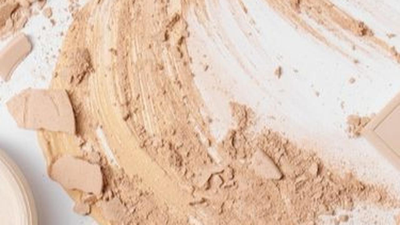 2. Pertimbangkan Bedak dengan Kandungan Anti Aging untuk Merawat Kulit<br>