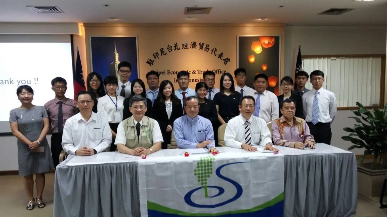 Para peserta Young Agricultural Ambassador New Southbond Policy Exchange Program di kantor TETO, Senin (11/9/2017)