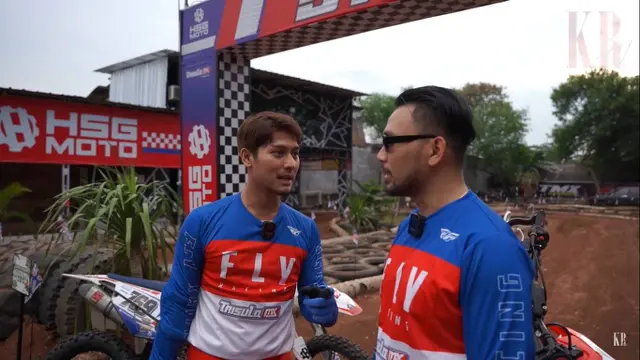 7 Potret Rizky Billar Naik Motor Trail di Sirkuit Pribadi Roy Ricardo