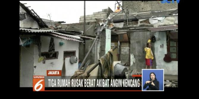 Diterjang Angin Kencang, 3 Rumah di Koja Alami Rusak Berat