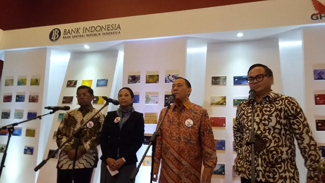 Gubernur BI Agus Martowardojo bersama Menteri BUMN Rini Soemarno me-launching kartu debit GPN (Dok Foto: Merdeka.com/Yayu Agustini Rahayu)