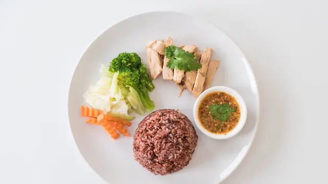 Tips Mengatur Pola Makan Seimbang agar Tubuh Tetap Bertenaga Sepanjang Hari