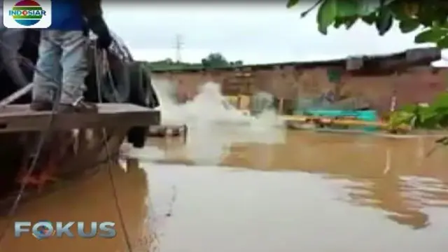 Video Amatir: Kapal Pengangkut Alat Berat Terbalik di Sungai Mahakam