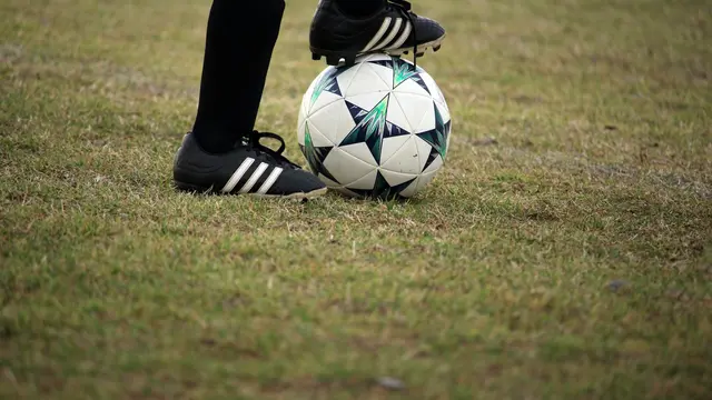Sepatu Bola