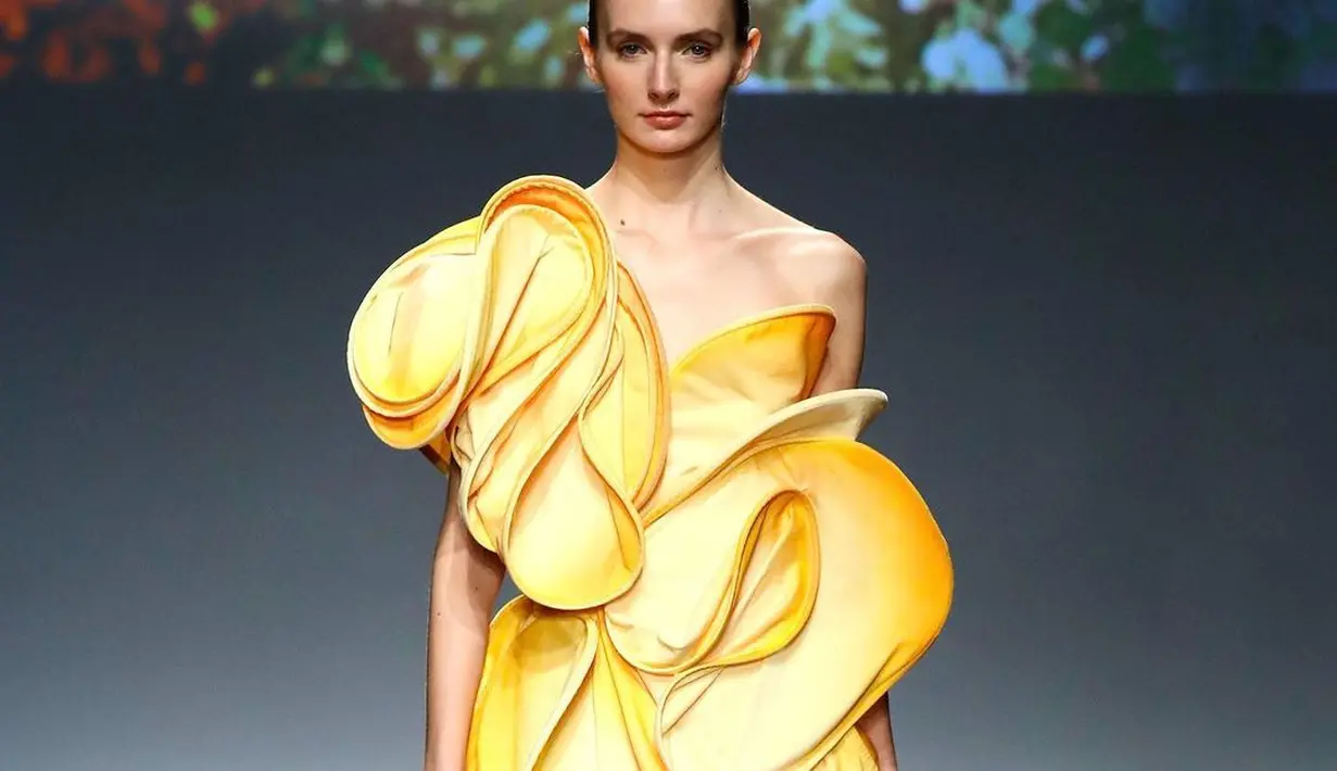  Sejak terlibat dalam kontes tersebut, banyak kesempatan besar terbuka lebar. Salah satunya, bisa magang beberapa bulan di Tom Ford, label milik perancang busana terkenal AS.
Kini, sebagian rancangan Illene untuk kompetisi Supima dipajang di balik kaca peraga di kampus FIDM.