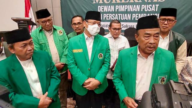 Muhamad Mardiono (tengah) ditunjuk sebagai pelaksana tugas (Plt) Ketua Umum Partai Persatuan Pembangunan (PPP) menggantikan Suharso Monoarfa (Istimewa)